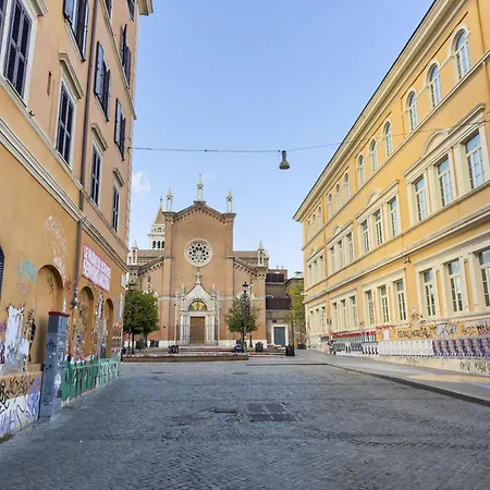 Eclectic In Trendy San Lorenzo Rome