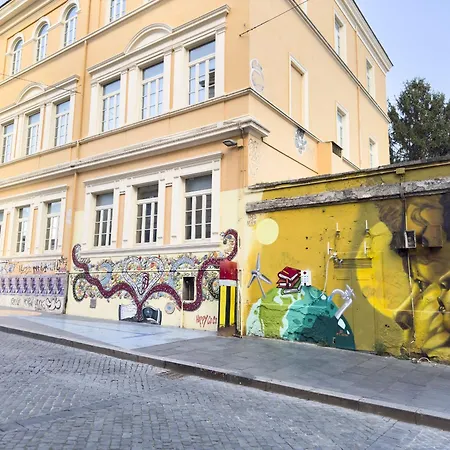 Eclectic In Trendy San Lorenzo Apartment Rome